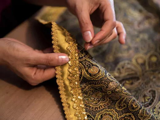 knitting-golden-ribbon-carpet