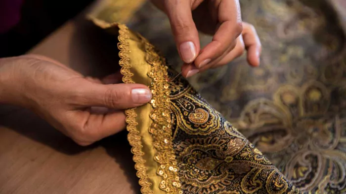 knitting-golden-ribbon-carpet
